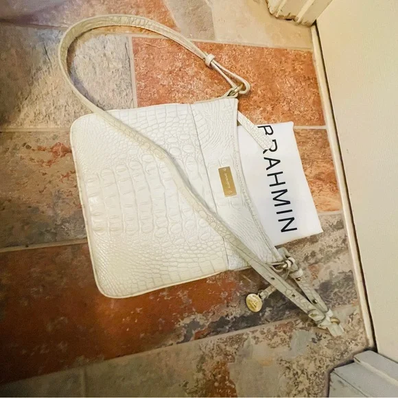 VINTAGE BRAHMIN JODY WHITE IVORY MELBOURNE GENUINE LEATHER CROSSBODY BAG!!